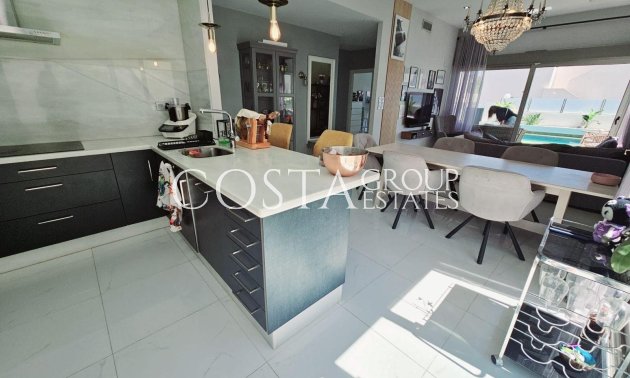 Resale - Villa -
Orihuela Costa - Villamartín