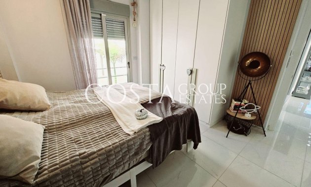 Resale - Villa -
Orihuela Costa - Villamartín