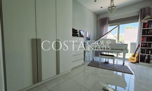 Resale - Villa -
Orihuela Costa - Villamartín