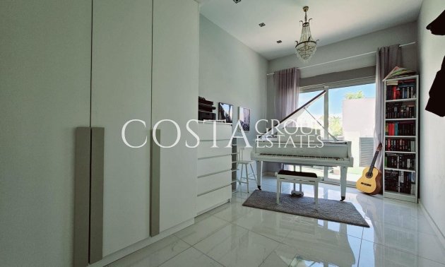 Resale - Villa -
Orihuela Costa - Villamartín