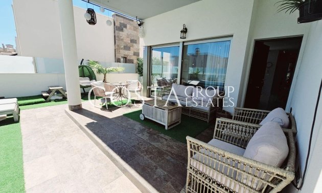 Resale - Villa -
Orihuela Costa - Villamartín
