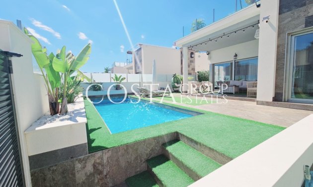 Resale - Villa -
Orihuela Costa - Villamartín