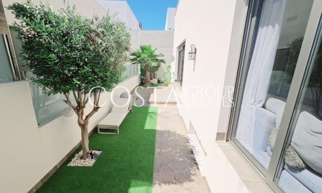 Resale - Villa -
Orihuela Costa - Villamartín