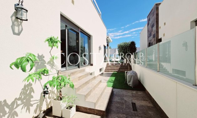 Resale - Villa -
Orihuela Costa - Villamartín