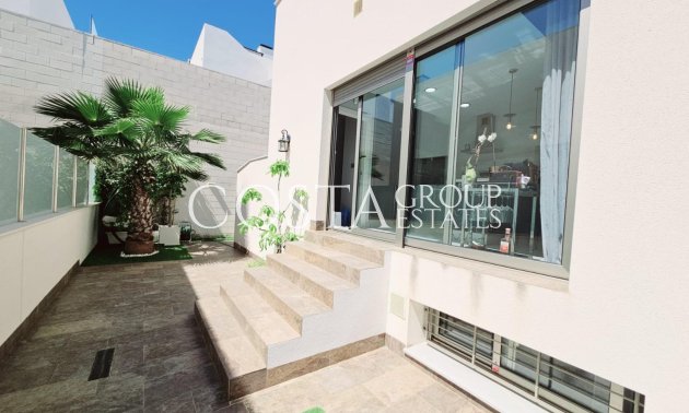 Resale - Villa -
Orihuela Costa - Villamartín