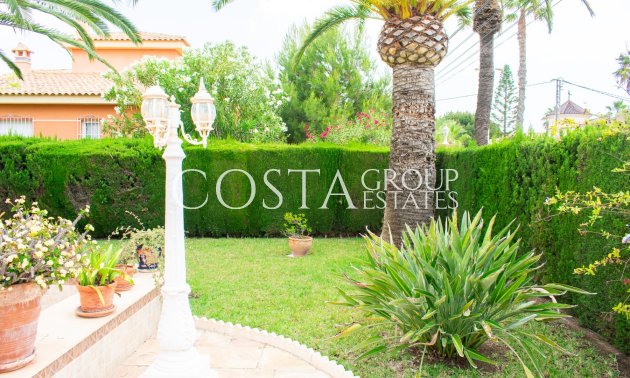 Resale - Villa -
Orihuela Costa - MUY CERCA DE LA PLAYA