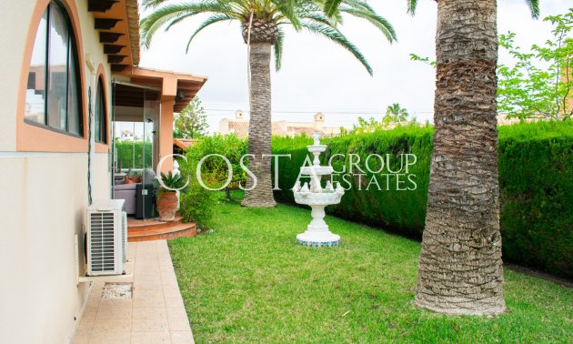 Resale - Villa -
Orihuela Costa - MUY CERCA DE LA PLAYA