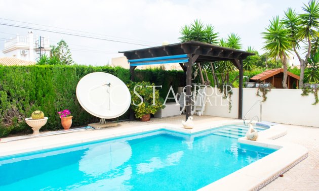 Resale - Villa -
Orihuela Costa - MUY CERCA DE LA PLAYA