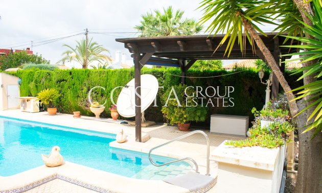 Resale - Villa -
Orihuela Costa - MUY CERCA DE LA PLAYA