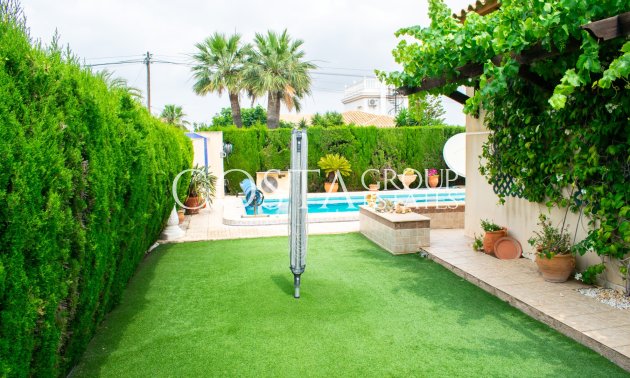 Resale - Villa -
Orihuela Costa - MUY CERCA DE LA PLAYA