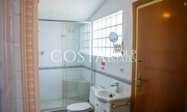 Resale - Villa -
Orihuela Costa - MUY CERCA DE LA PLAYA