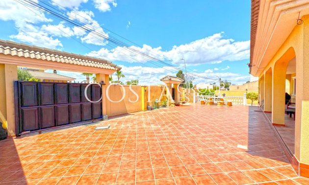 Resale - Villa -
Torrevieja - Los Balcones