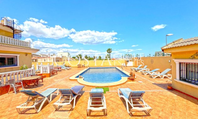 Resale - Villa -
Torrevieja - Los Balcones