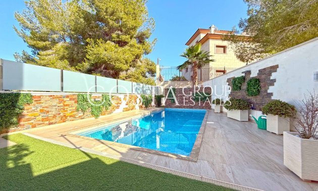 Resale - Villa -
Orihuela Costa - Villamartín