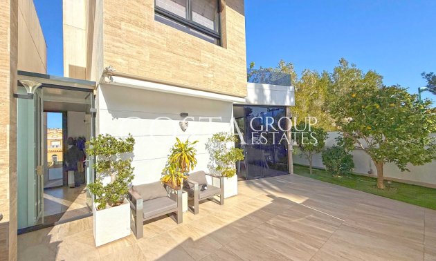 Resale - Villa -
Orihuela Costa - Villamartín