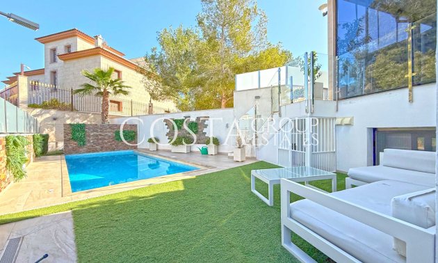 Resale - Villa -
Orihuela Costa - Villamartín