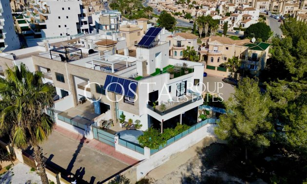 Resale - Villa -
Orihuela Costa - Villamartín