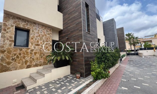 Resale - Villa -
Orihuela Costa - Lomas De Cabo Roig