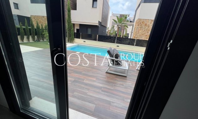 Resale - Villa -
Orihuela Costa - Lomas De Cabo Roig