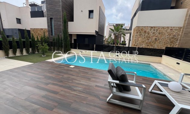 Resale - Villa -
Orihuela Costa - Lomas De Cabo Roig