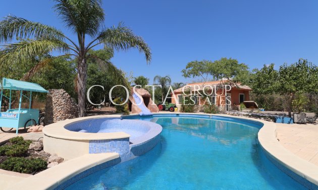 Wiederverkauf - Villa -
Catral