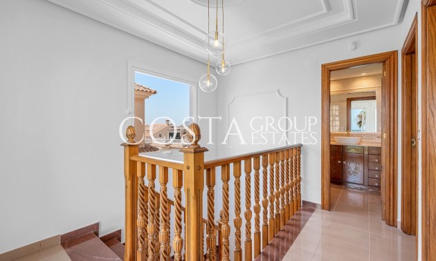 Resale - Villa -
Torrevieja