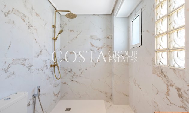 Resale - Villa -
Torrevieja