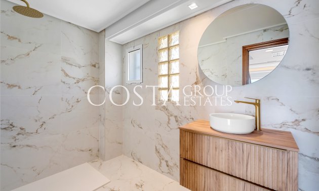 Resale - Villa -
Torrevieja