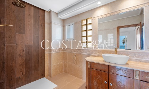 Resale - Villa -
Torrevieja