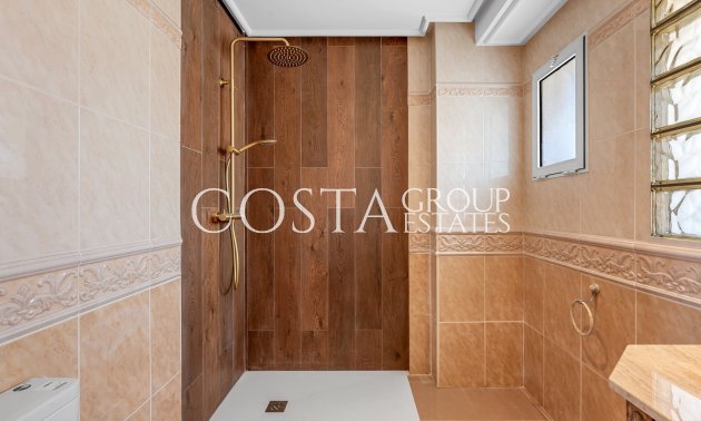 Resale - Villa -
Torrevieja