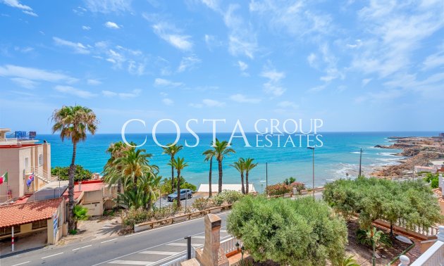 Resale - Villa -
Torrevieja