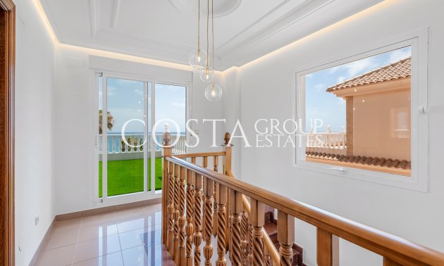 Resale - Villa -
Torrevieja