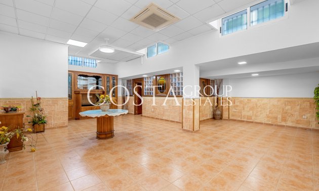 Resale - Villa -
Torrevieja