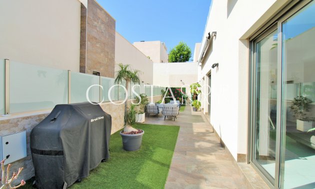 Wiederverkauf - Villa -
Villamartín