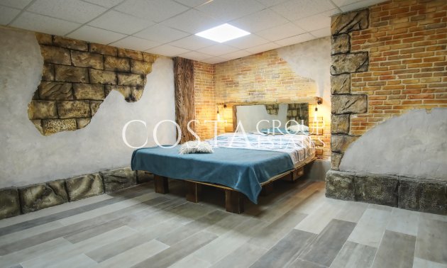 Herverkoop - Villa -
Orihuela Costa