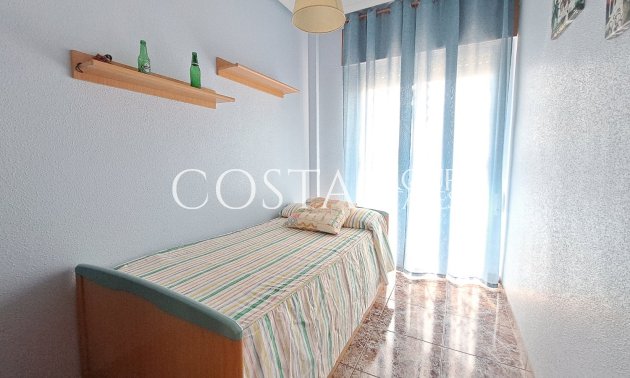 Resale - Villa -
Los Alcazares