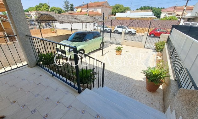 Resale - Villa -
Los Alcazares