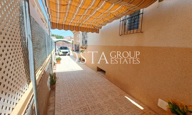 Resale - Villa -
Los Alcazares