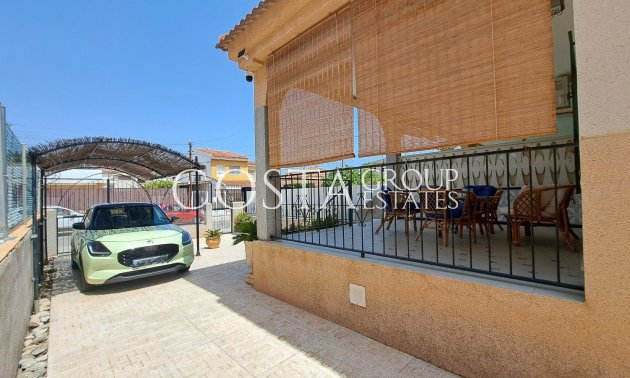 Resale - Villa -
Los Alcazares