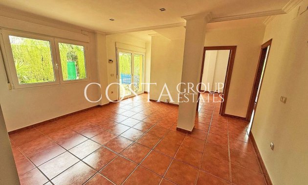 Resale - Villa -
Elda