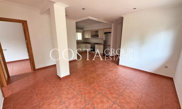 Resale - Villa -
Elda