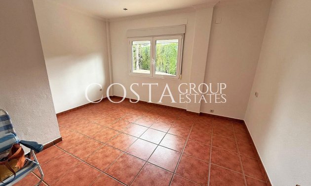 Resale - Villa -
Elda