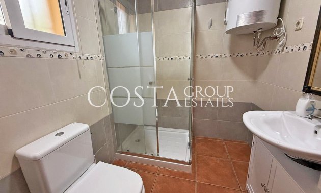 Resale - Villa -
Elda