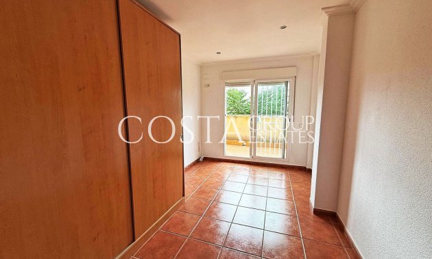 Resale - Villa -
Elda