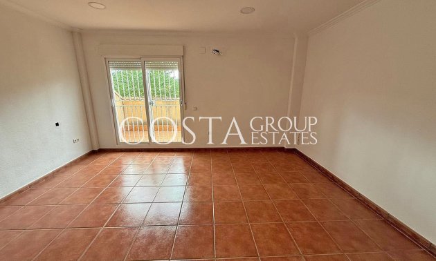 Resale - Villa -
Elda