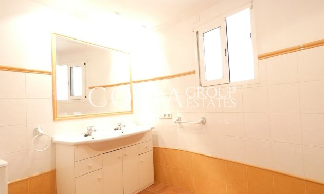 Resale - Villa -
Elda