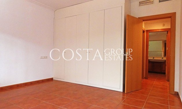 Resale - Villa -
Elda