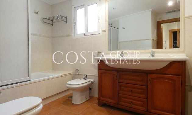 Resale - Villa -
Elda