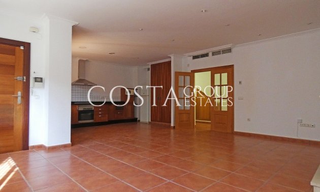 Resale - Villa -
Elda