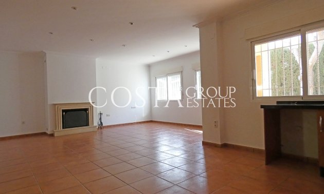 Resale - Villa -
Elda